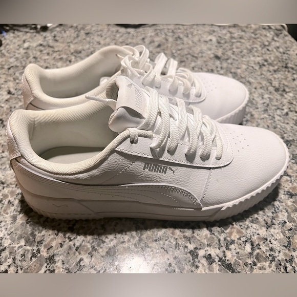 practically new. Size 9 All white Puma shoes - Picture 4 of 5